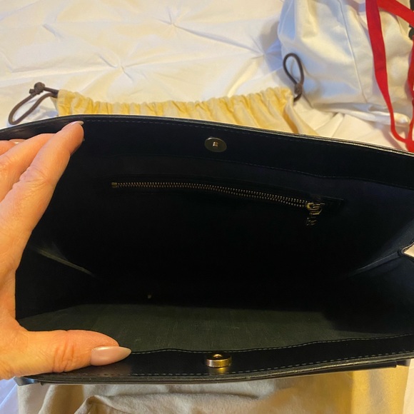 Stunning epi leather LV purse! Barely used comes with duster. - Picture 6 of 11